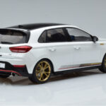 Hyundai i30 N PD Atlas Biały MCG 1:18 - image 2 of 6