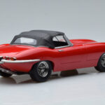 Jaguar E-Type Series 1 Roadster Czerwony KK-Scale 1:18 - image 2 of 6