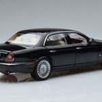 Jaguar XJ6 X350 Ebony Czarny Almost Real 1:18 - image 3 of 11