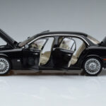 Jaguar XJ6 X350 Ebony Czarny Almost Real 1:18 - image 4 of 11