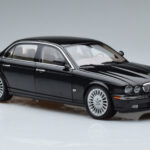 Jaguar XJ6 X350 Ebony Czarny Almost Real 1:18 - image 10 of 11