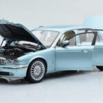 Jaguar XJ6 X350 Seafrost Jasny Niebieski Almost Real 1:18 - image 2 of 11