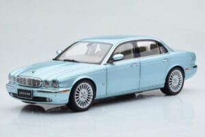 Jaguar XJ6 X350 Seafrost Jasny Niebieski Almost Real 1:18 810503