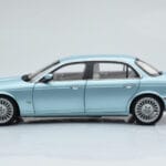 Jaguar XJ6 X350 Seafrost Jasny Niebieski Almost Real 1:18 - image 6 of 11