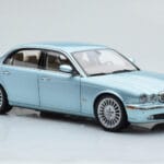 Jaguar XJ6 X350 Seafrost Jasny Niebieski Almost Real 1:18 - image 7 of 11