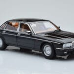 Jaguar XJ6 XJ40 Ebony Czarny Almost Real 1:18 - image 6 of 11