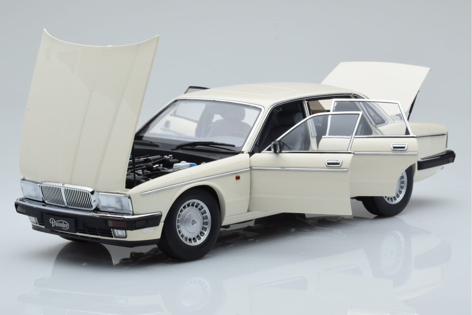 Jaguar XJ6 XJ40 Glacier Biały Almost Real 1:18 810542 Metal — zdjęcie 2 z 11