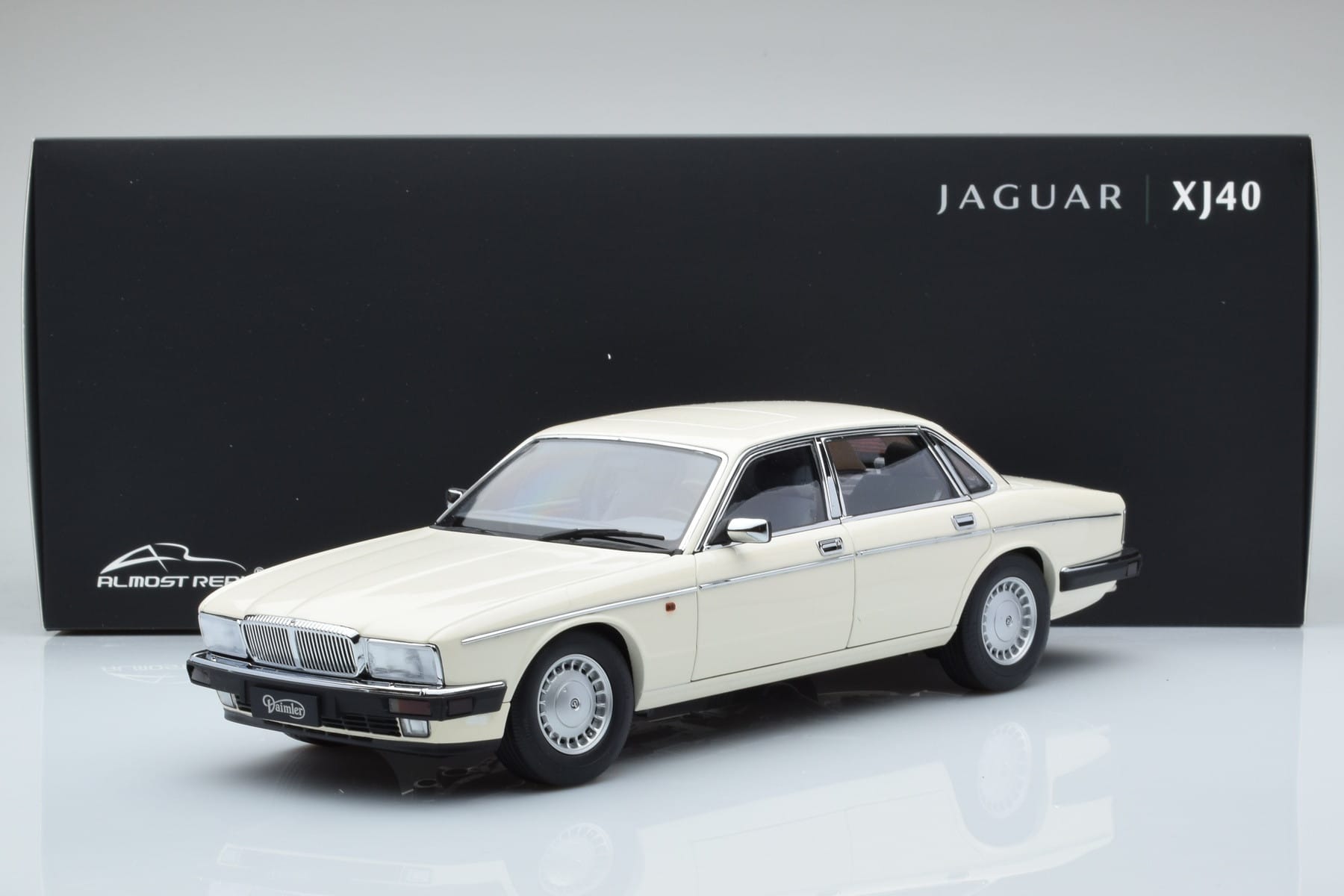 Jaguar XJ6 XJ40 Glacier Biały Almost Real 1:18 810542 Metal — zdjęcie 11 z 11