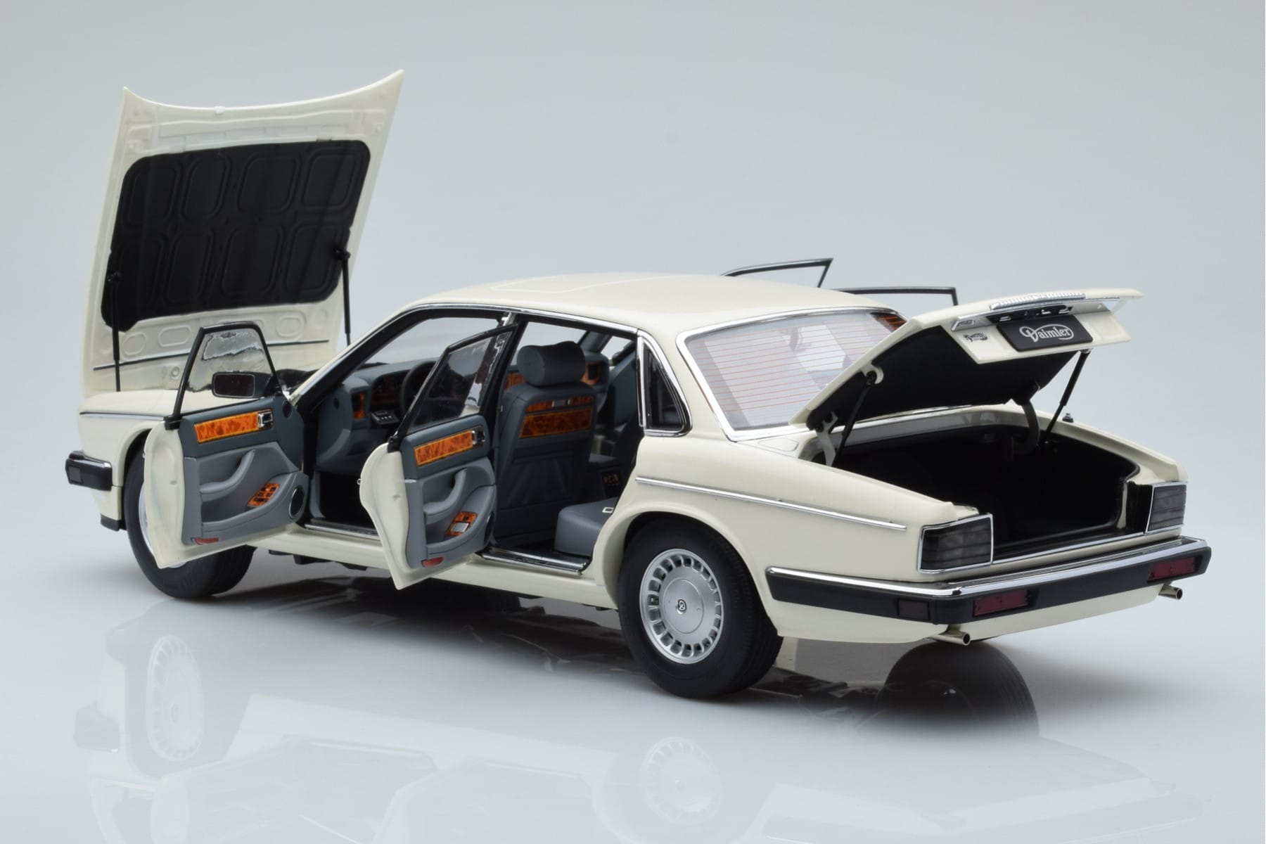 Jaguar XJ6 XJ40 Glacier Biały Almost Real 1:18 810542 Metal — zdjęcie 5 z 11