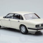 Jaguar XJ6 XJ40 Glacier Biały Almost Real 1:18 - image 7 of 11