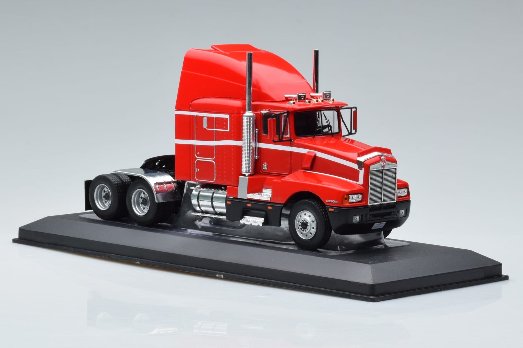 Kenworth T600 Czerwony IXO 1:43 TR109 Metal — zdjęcie 4 z 6
