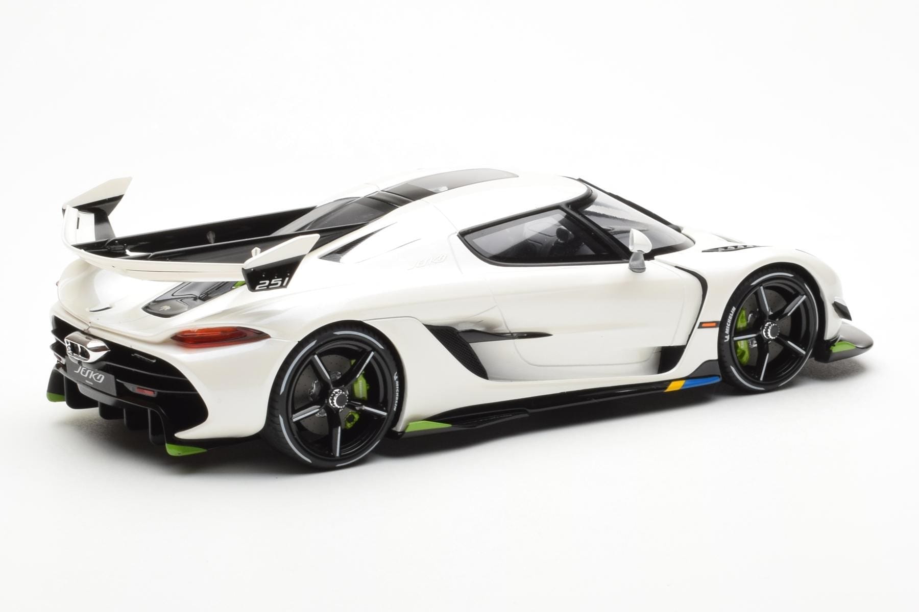 Koenigsegg Jesko Attack Biały GT Spirit 1:18 GT389 Żywica — zdjęcie 2 z 6