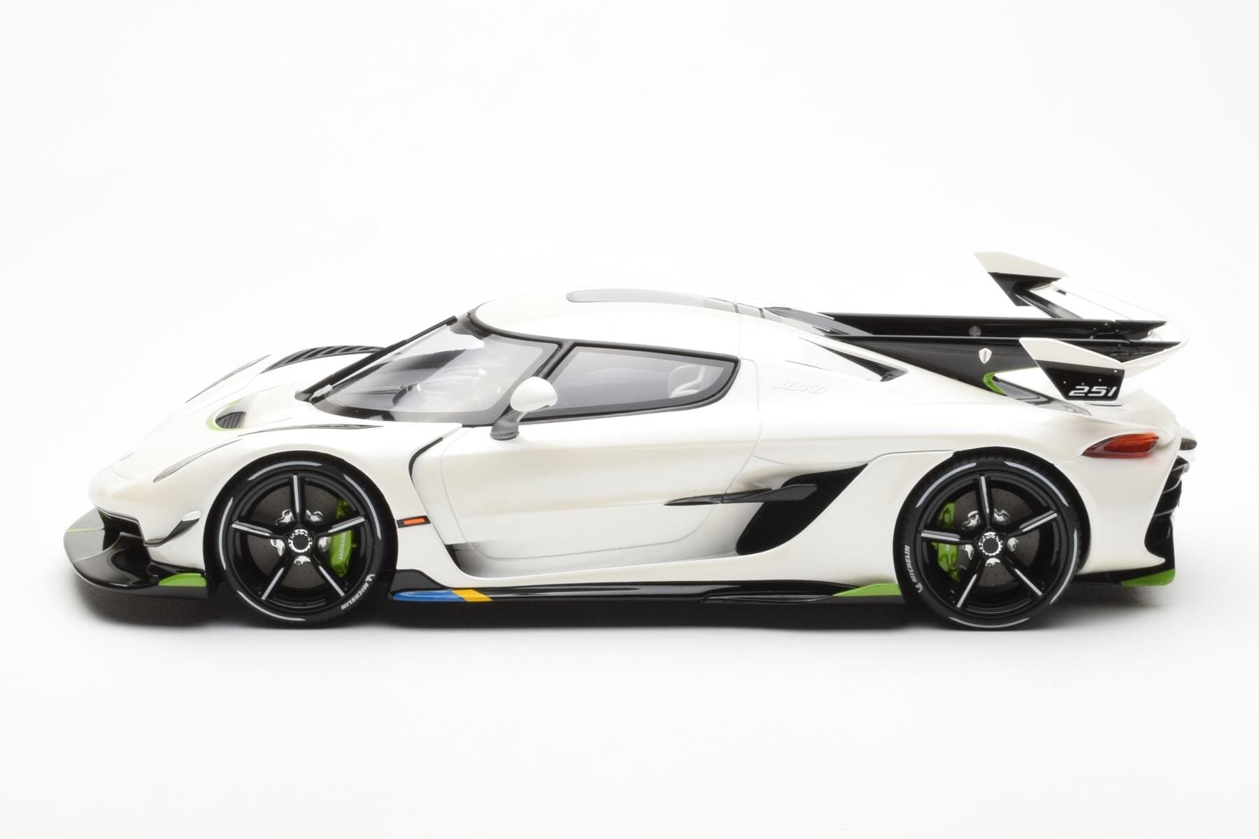 Koenigsegg Jesko Attack Biały GT Spirit 1:18 GT389 Żywica — zdjęcie 3 z 6
