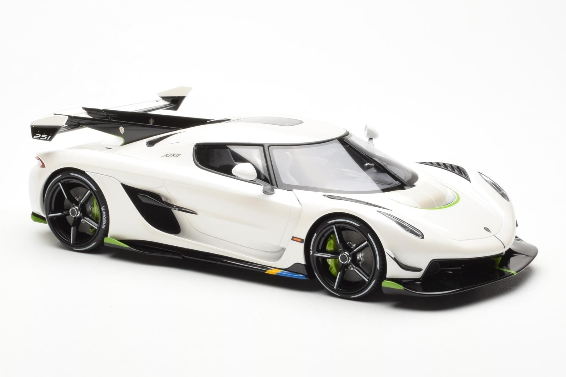 Koenigsegg Jesko Attack Biały GT Spirit 1:18 GT389 Żywica — zdjęcie 4 z 6