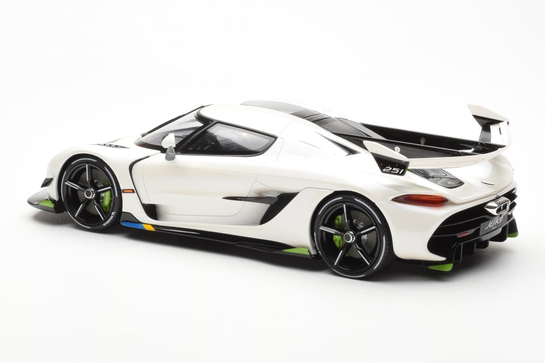 Koenigsegg Jesko Attack Biały GT Spirit 1:18 GT389 Żywica — zdjęcie 5 z 6
