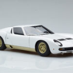 Lamborghini Miura SV Biały AUTOart 1:18 - image 6 of 8