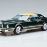 Lincoln Continental Mark V Ciemny Zielony MCG 1:18 MCG18404 Metal