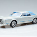 Lincoln Continental Mark V Srebrny MCG 1:18