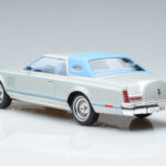 Lincoln Continental Mark V Srebrny MCG 1:18 - image 5 of 6