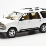 Lincoln Navigator Biały AUTOart 1:18