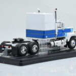 Mack Superliner Magnum Biały Niebieski IXO 1:43 - image 2 of 6