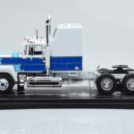 Mack Superliner Magnum Biały Niebieski IXO 1:43 - image 3 of 6