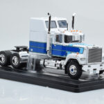 Mack Superliner Magnum Biały Niebieski IXO 1:43 - image 4 of 6