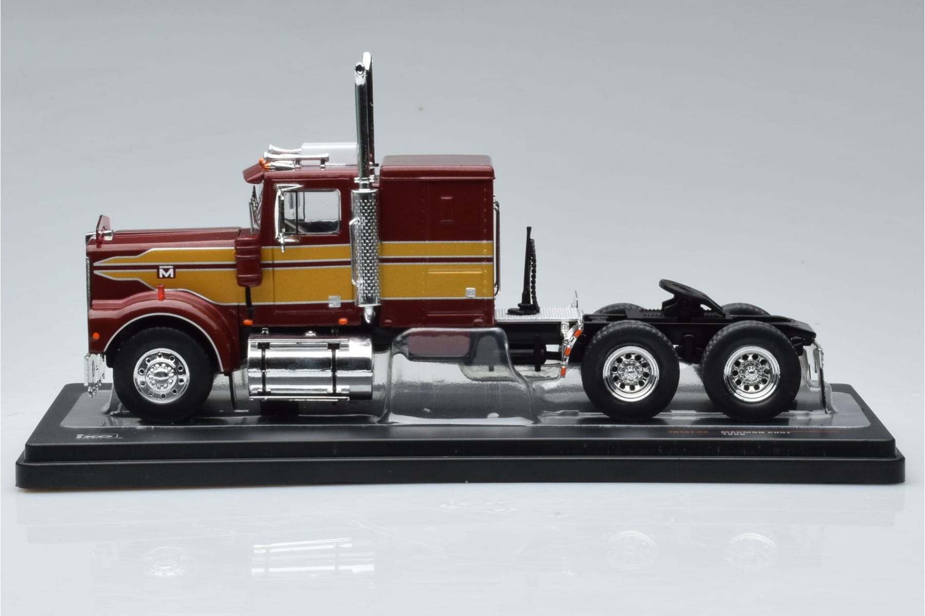 Marmon CHDT Czerwono-Złoty IXO 1:43 TR157 Metal — zdjęcie 3 z 6