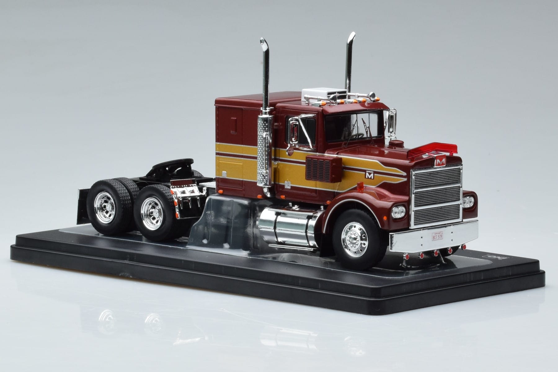 Marmon CHDT Czerwono-Złoty IXO 1:43 TR157 Metal — zdjęcie 4 z 6