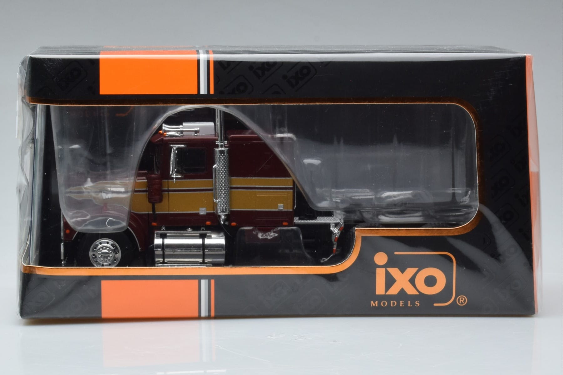 Marmon CHDT Czerwono-Złoty IXO 1:43 TR157 Metal — zdjęcie 6 z 6