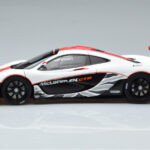 McLaren P1 GTR Błyszczący Biały Z Czerwonymi Paskami AUTOart 1:18 - image 4 of 7
