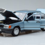 Mercedes 190E W201 Jasnoniebieski Norev 1:18 - image 2 of 7