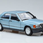 Mercedes 190E W201 Jasnoniebieski Norev 1:18 - image 5 of 7