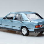 Mercedes 190E W201 Jasnoniebieski Norev 1:18 - image 6 of 7