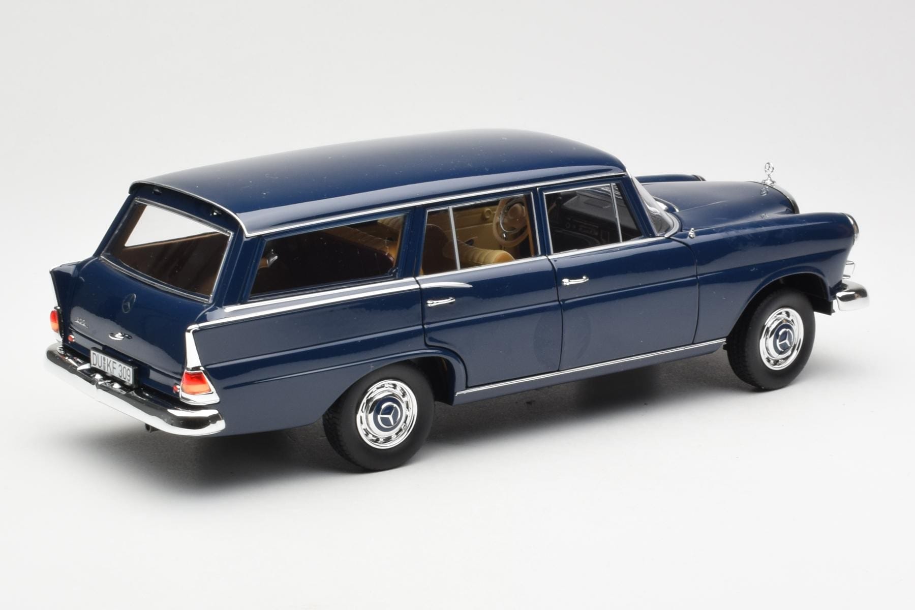 Mercedes 200 Universal W115 Niebieski Norev 1:18 183599 Metal — zdjęcie 3 z 8