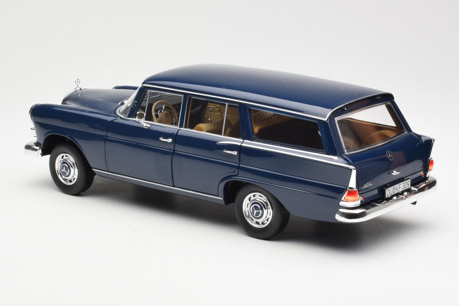 Mercedes 200 Universal W115 Niebieski Norev 1:18 183599 Metal — zdjęcie 7 z 8