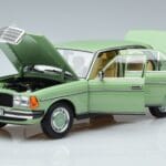 Mercedes 200 W123 Zielony Norev 1:18 183796 Metal - image 2 of 7