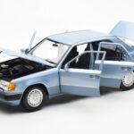 Mercedes 230E W124 Jasnoniebieski Metaliczny Norev 1:18 - image 2 of 8