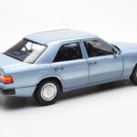 Mercedes 230E W124 Jasnoniebieski Metaliczny Norev 1:18 - image 3 of 8