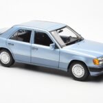 Mercedes 230E W124 Jasnoniebieski Metaliczny Norev 1:18 - image 6 of 8