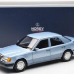 Mercedes 230E W124 Jasnoniebieski Metaliczny Norev 1:18 - image 8 of 8