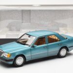 Mercedes 230E W124 Beryl Metallic Dealer Edition Norev 1:18 B66040698 - image 8 of 8