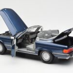 Mercedes 300 SL R107 Granatowy Norev 1:18 183466 - image 5 of 8