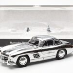 Mercedes 300 SL W198 Chrom Minichamps 1:18 B66040645 - image 8 of 8