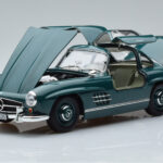 Mercedes 300 SL W198 Gullwing Zielony Norev 1:18 - image 2 of 7