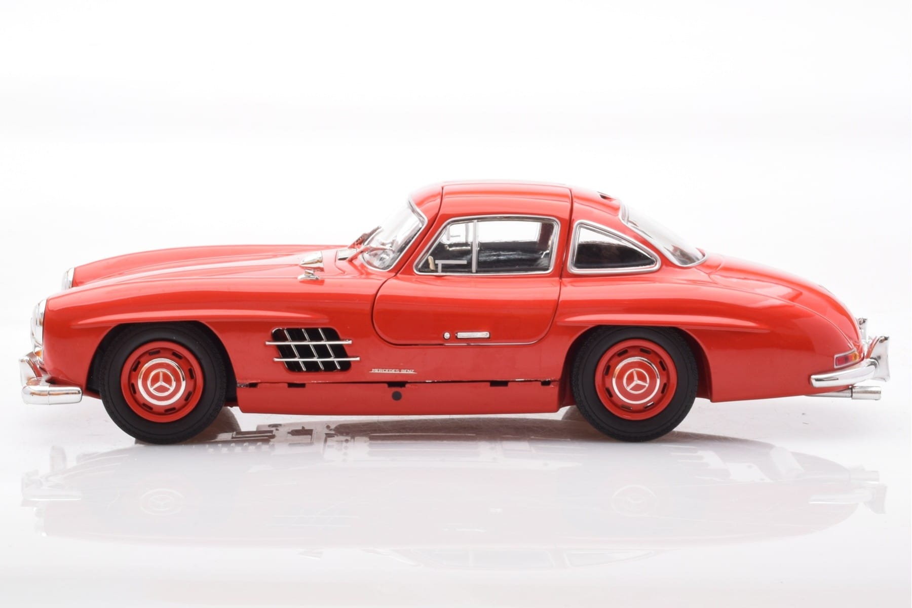Mercedes 300 SL W198 Gullwing Czerwony Minichamps 1:18 110037211 Metal — zdjęcie 4 z 8