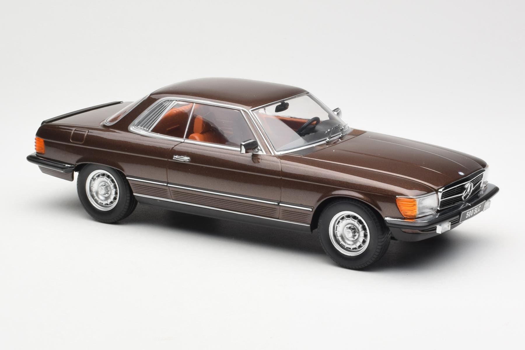 Mercedes 500 SLC C107 Brązowy KK-Scale 1:18 180851 Metal — zdjęcie 4 z 6