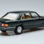Mercedes 560 SEL W126 Ciemna Zieleń Metalik Norev 1:18 - image 3 of 7
