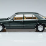 Mercedes 560 SEL W126 Ciemna Zieleń Metalik Norev 1:18 - image 4 of 7