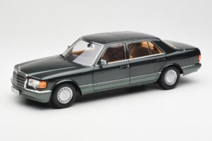 Mercedes 560 SEL W126 Night Zielony Metaliczny Dealer Edition Norev 1:18 B66040626